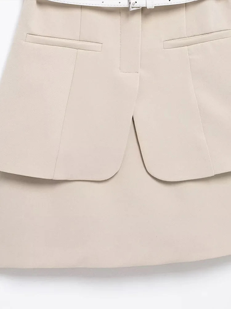 Conjunto Feminino com Mini Saia e Cinto