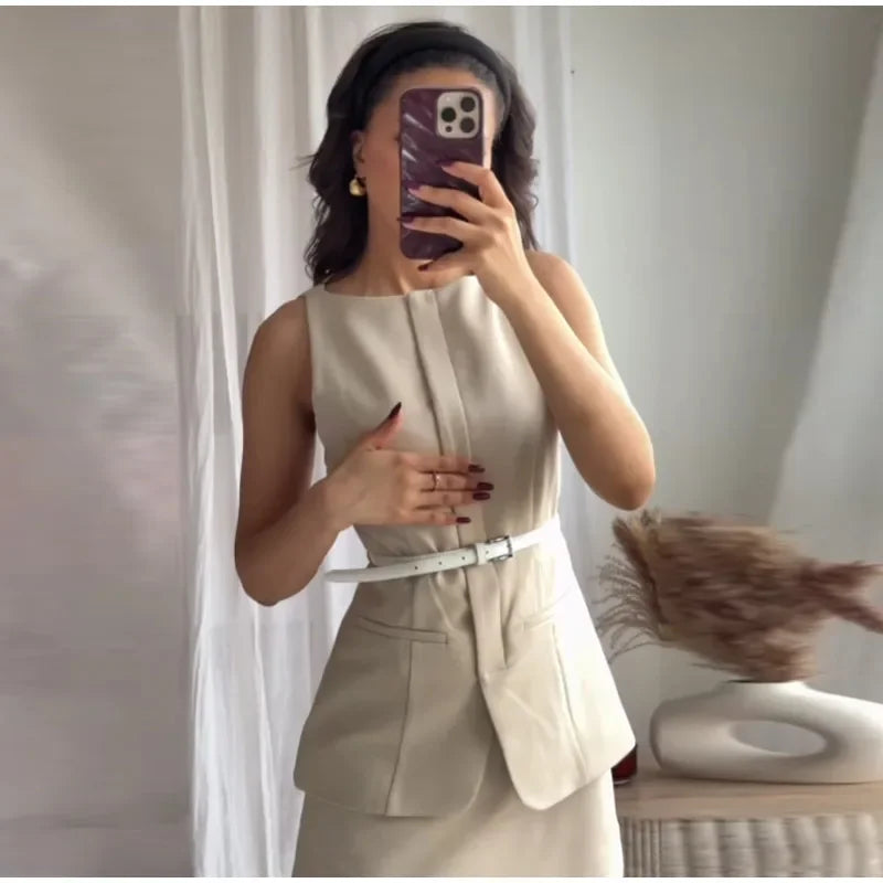 Conjunto Feminino com Mini Saia e Cinto