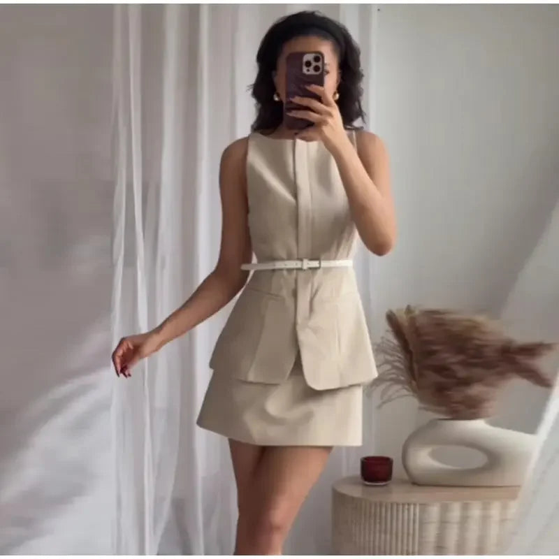 Conjunto Feminino com Mini Saia e Cinto