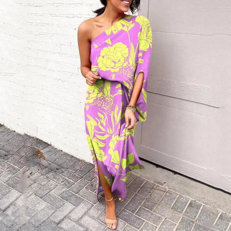Vestido com Ombro Dividido Estampado