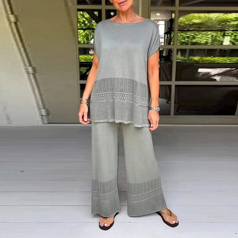 Conjunto Feminino de Viscose com Blusa Recortada e Calça Pantalona Amaris